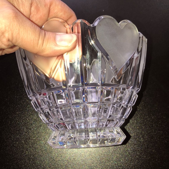 NEW LISTING! 1986 Vintage FTDA Lead Crystal Heart Vase Candy Dish - Picture 8 of 10
